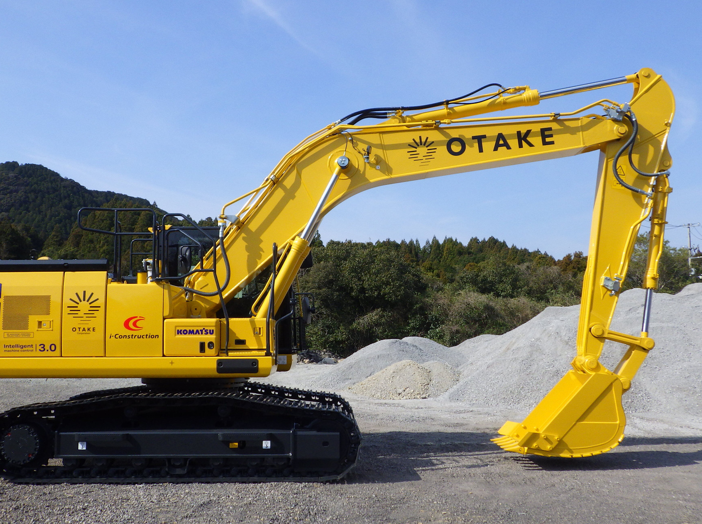 KOMATSU PC200i