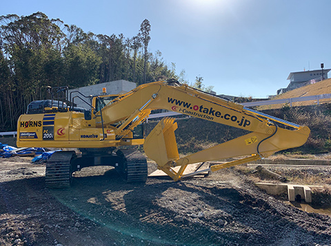 KOMATSU PC200i